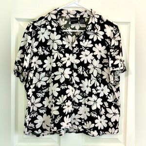 Black & White Floral Short Sleeve shirt
